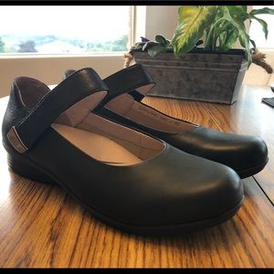 Dansko Mary Janes NEVER WORN! Size 10/40.